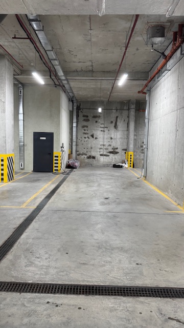 Підземне паркомісце з зарядкою для EV