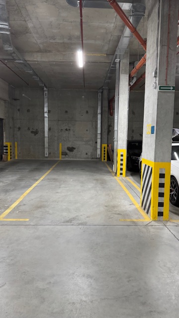 Зручне паркомісце у Львові